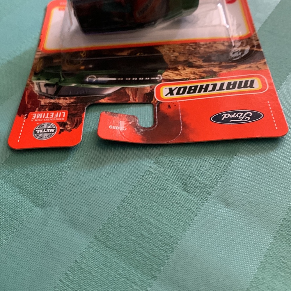 2022 Ford Bronco Sport Toy car - Green Matchbox - Picture 5 of 10